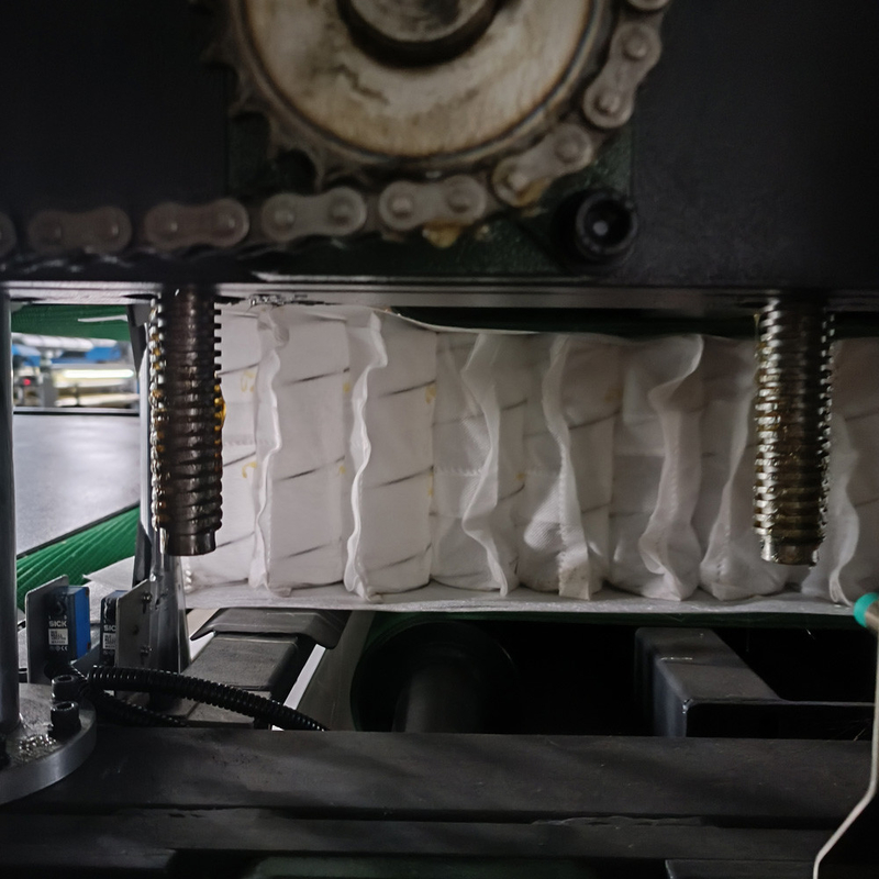 Ressort de poche de contrôle électronique collant le type manuel plate-forme se réunissante de machine