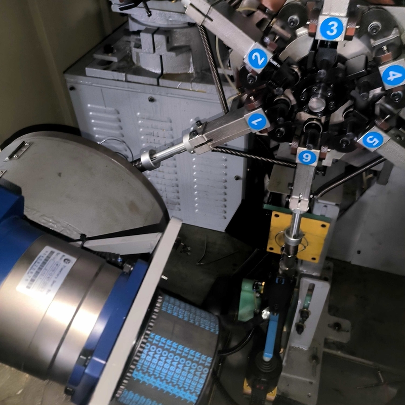Machine de fabrication du noyau du lit à ressorts de type bobine Bonnell avec ressorts de lit programmables 4-7 tours
